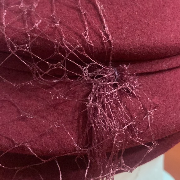 Vintage 1950’s burgundy Veiled Feathered Fascinator .. STUNNING HAT!!! - Picture 7 of 9